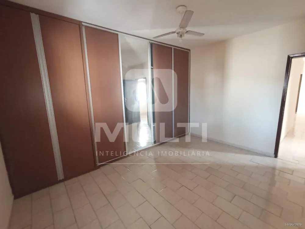 Casa, 4 quartos, 207 m² - Foto 2