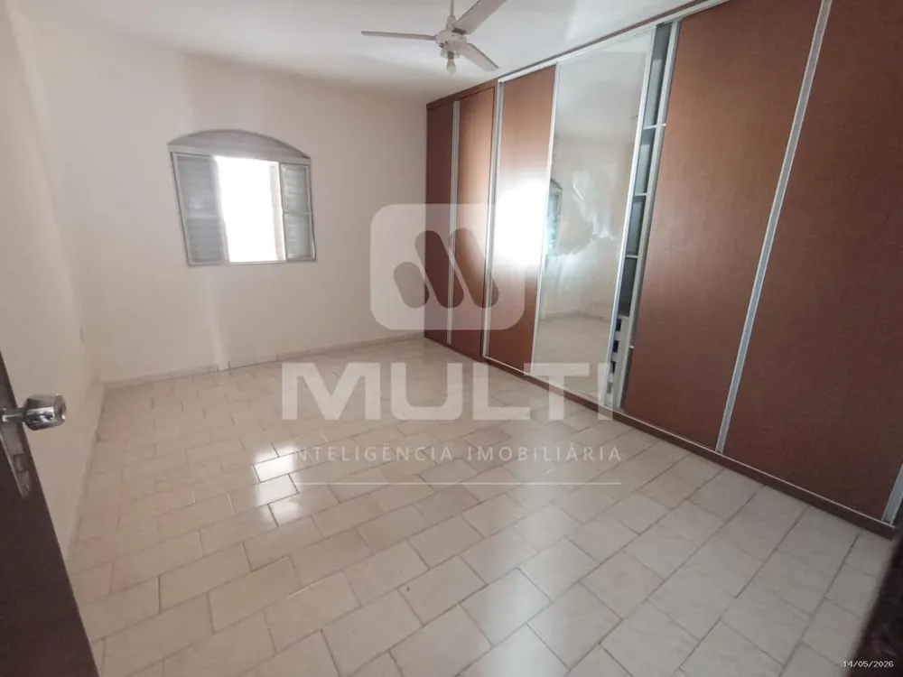 Casa, 4 quartos, 207 m² - Foto 1