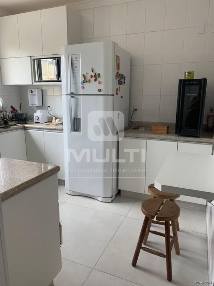 Apartamento à venda com 3 quartos, 156m² - Foto 4
