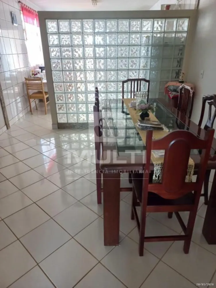 Casa, 3 quartos, 215 m² - Foto 1