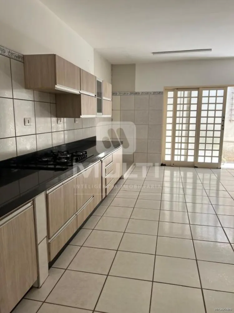 Casa, 3 quartos, 200 m² - Foto 2