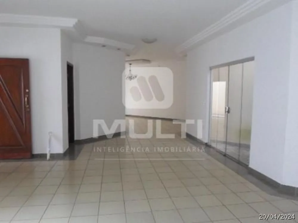 Casa, 4 quartos, 331 m² - Foto 2