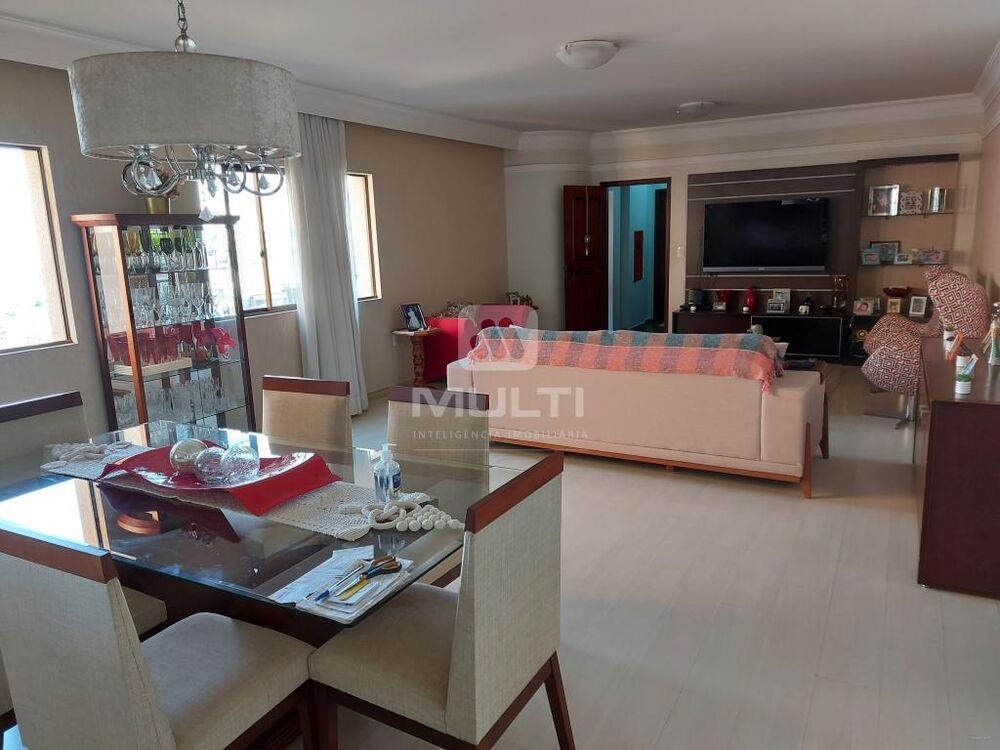 Apartamento à venda com 3 quartos, 130m² - Foto 1