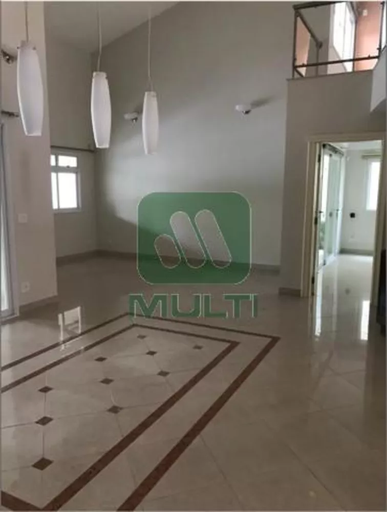 Casa à venda com 4 quartos, 581m² - Foto 1