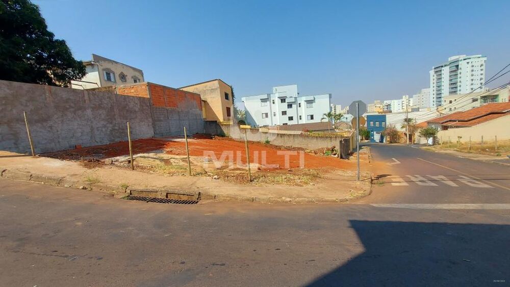 Terreno, 337 m² - Foto 1
