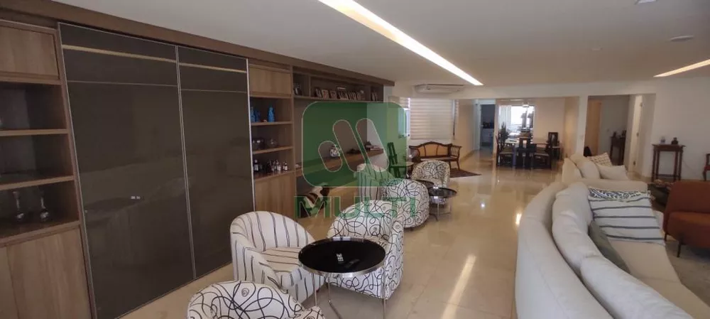 Apartamento à venda com 3 quartos, 271m² - Foto 3