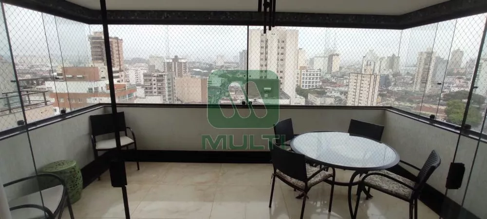 Apartamento à venda com 3 quartos, 271m² - Foto 4