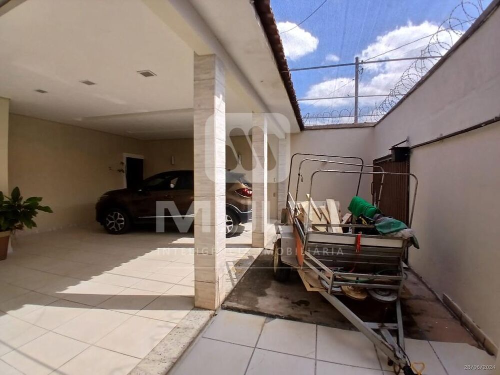 Casa, 5 quartos, 240 m² - Foto 1