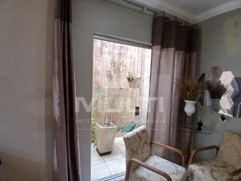 Casa, 5 quartos, 240 m² - Foto 4
