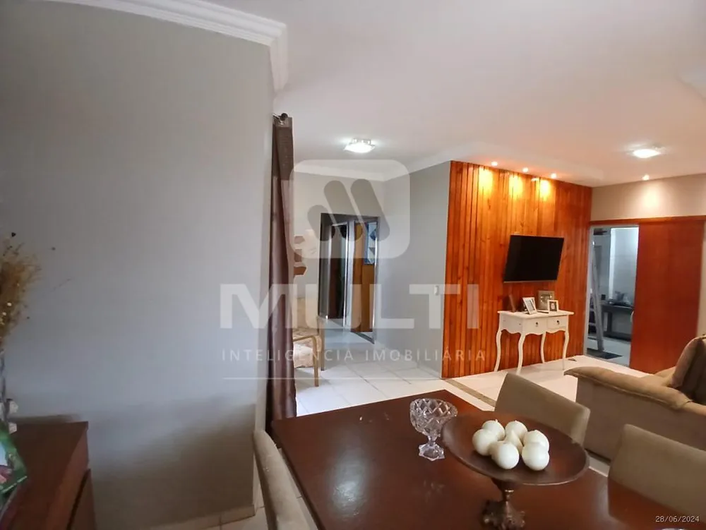 Casa, 5 quartos, 240 m² - Foto 3