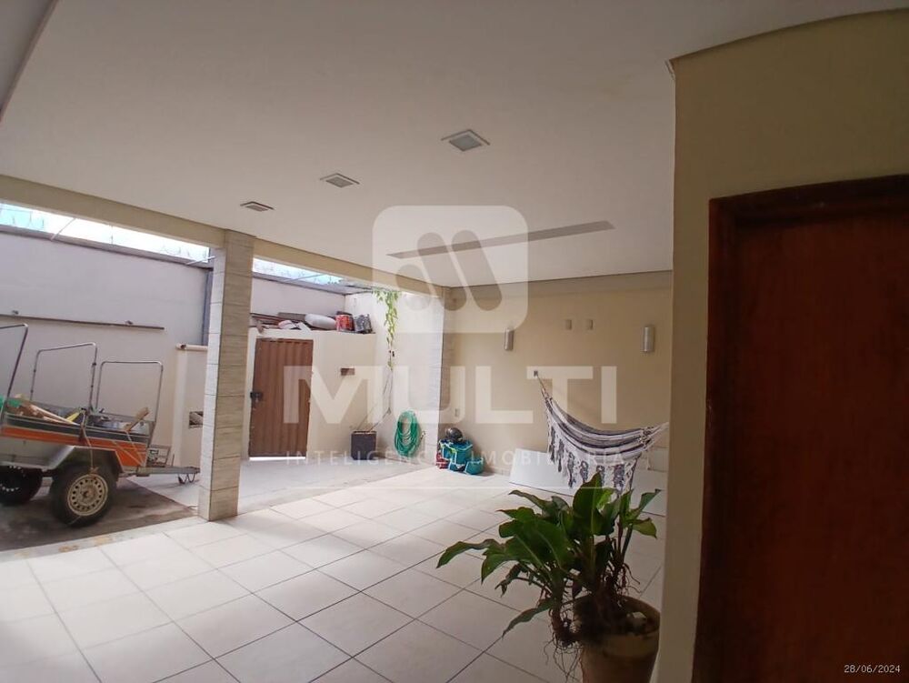 Casa, 5 quartos, 240 m² - Foto 2