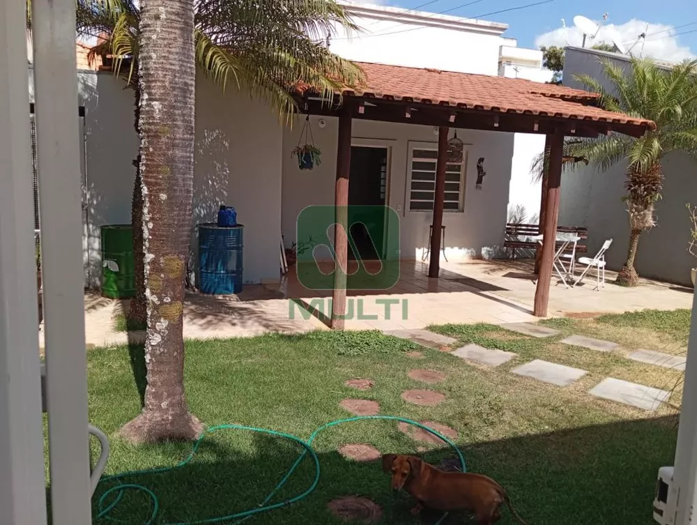 Casa à venda com 3 quartos, 80m² - Foto 1