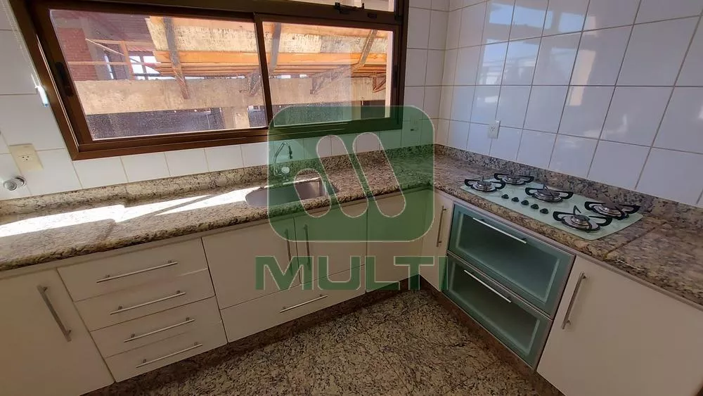 Apartamento à venda com 3 quartos, 140m² - Foto 3