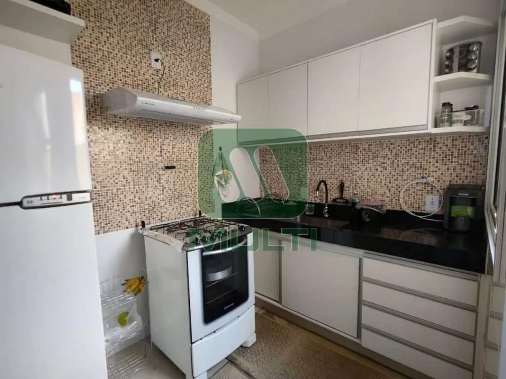 Apartamento à venda com 2 quartos, 70m² - Foto 3