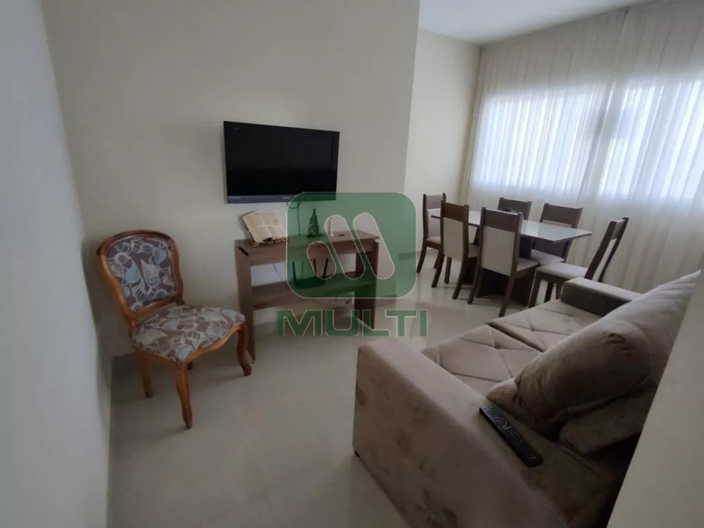 Apartamento à venda com 2 quartos, 70m² - Foto 2