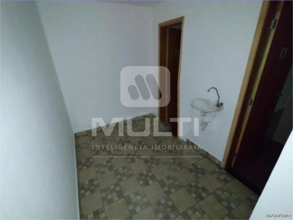 Prédio Inteiro à venda com 1 quarto, 248m² - Foto 4