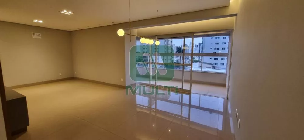 Apartamento à venda com 3 quartos, 139m² - Foto 2