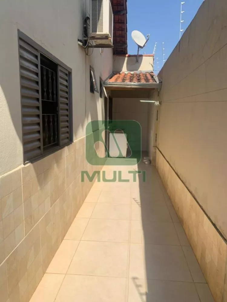 Casa à venda com 3 quartos, 148m² - Foto 2