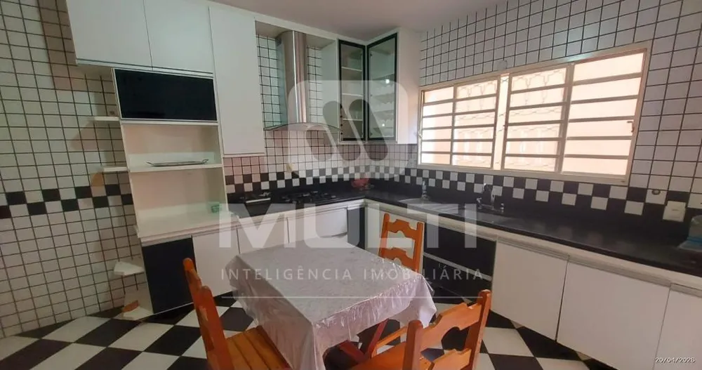 Casa, 4 quartos, 312 m² - Foto 2