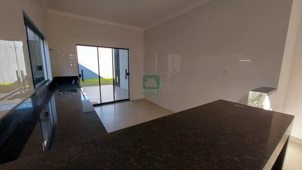 Casa à venda com 3 quartos, 180m² - Foto 4