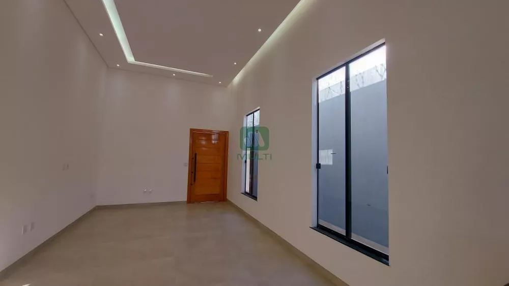 Casa à venda com 3 quartos, 180m² - Foto 2