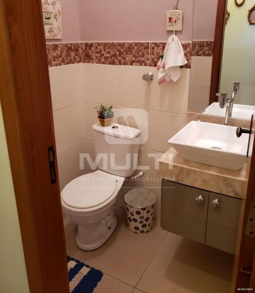 Casa, 4 quartos, 217 m² - Foto 1