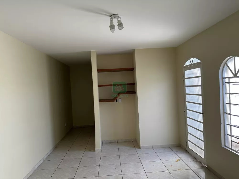 Casa à venda com 3 quartos, 202m² - Foto 4