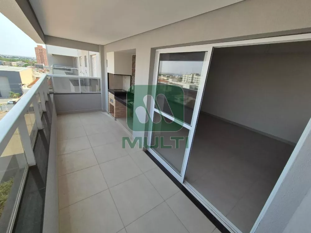 Apartamento à venda com 3 quartos, 110m² - Foto 1