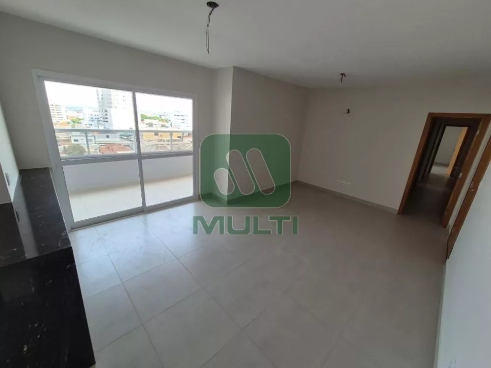 Apartamento à venda com 3 quartos, 110m² - Foto 2