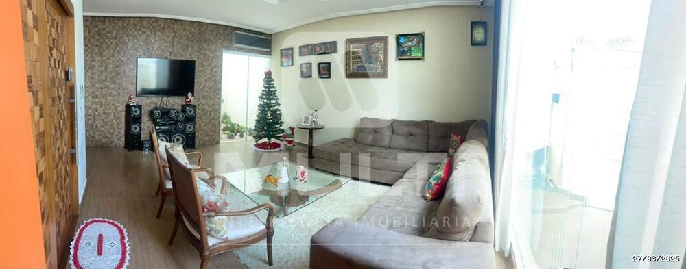 Casa, 3 quartos, 179 m² - Foto 1