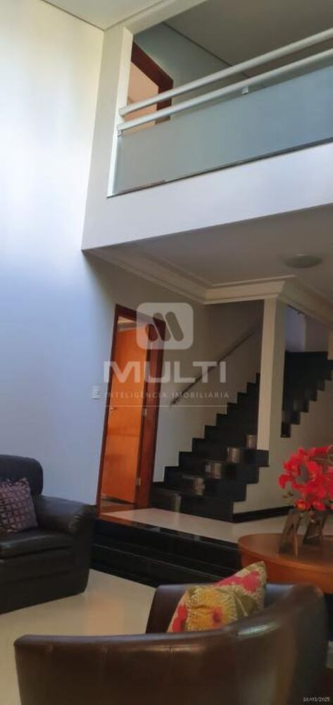 Casa, 4 quartos, 369 m² - Foto 2