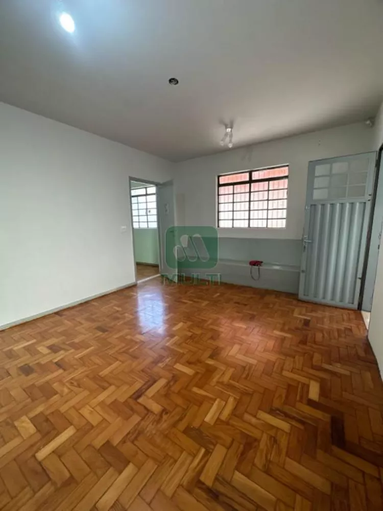 Casa à venda com 3 quartos, 124m² - Foto 2