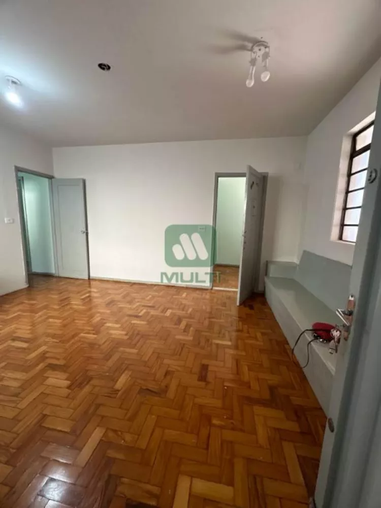 Casa à venda com 3 quartos, 124m² - Foto 1