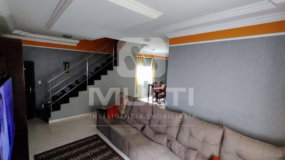 Casa, 5 quartos, 270 m² - Foto 1