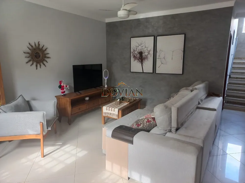 Casa, 3 quartos, 261 m² - Foto 1