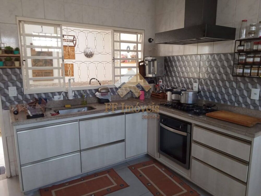 Casa, 3 quartos, 219 m² - Foto 1