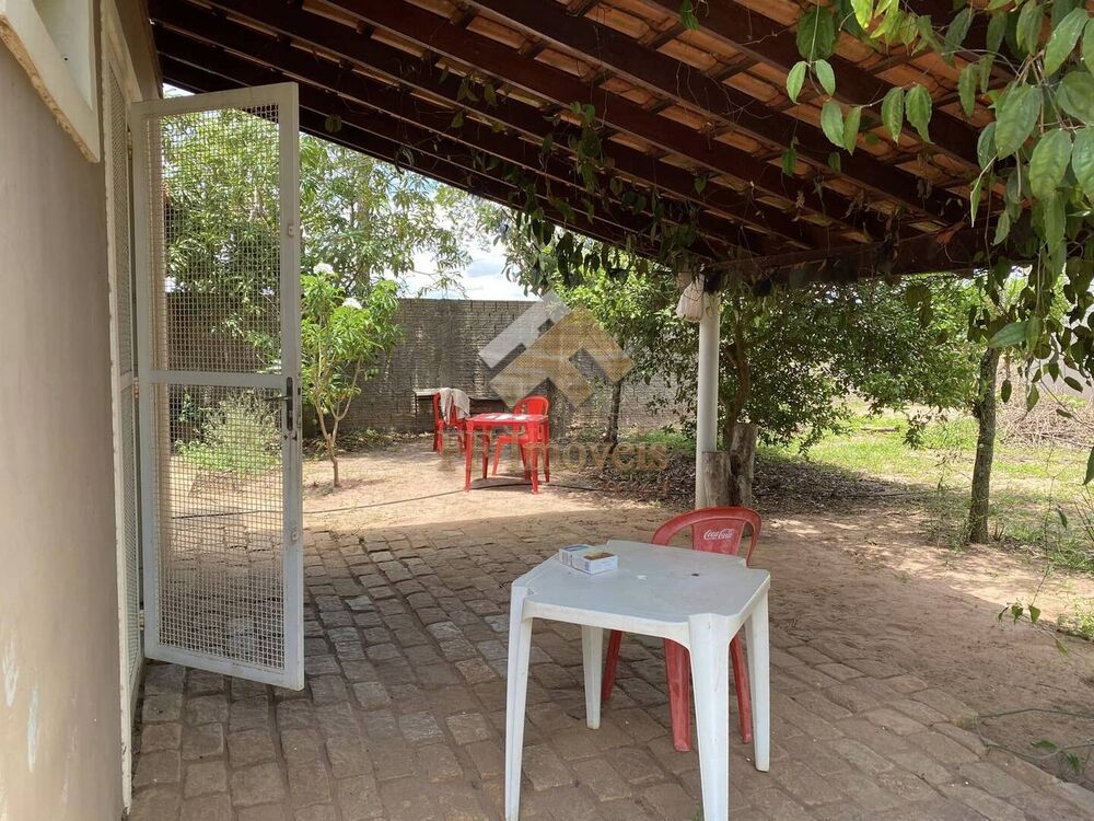 Casa à venda com 2 quartos, 200m² - Foto 2