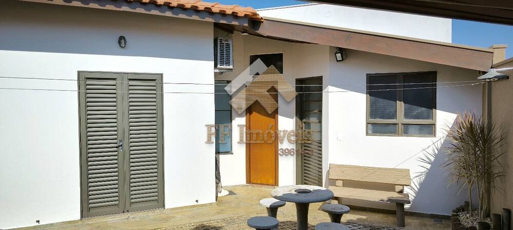 Casa à venda com 3 quartos, 180m² - Foto 2