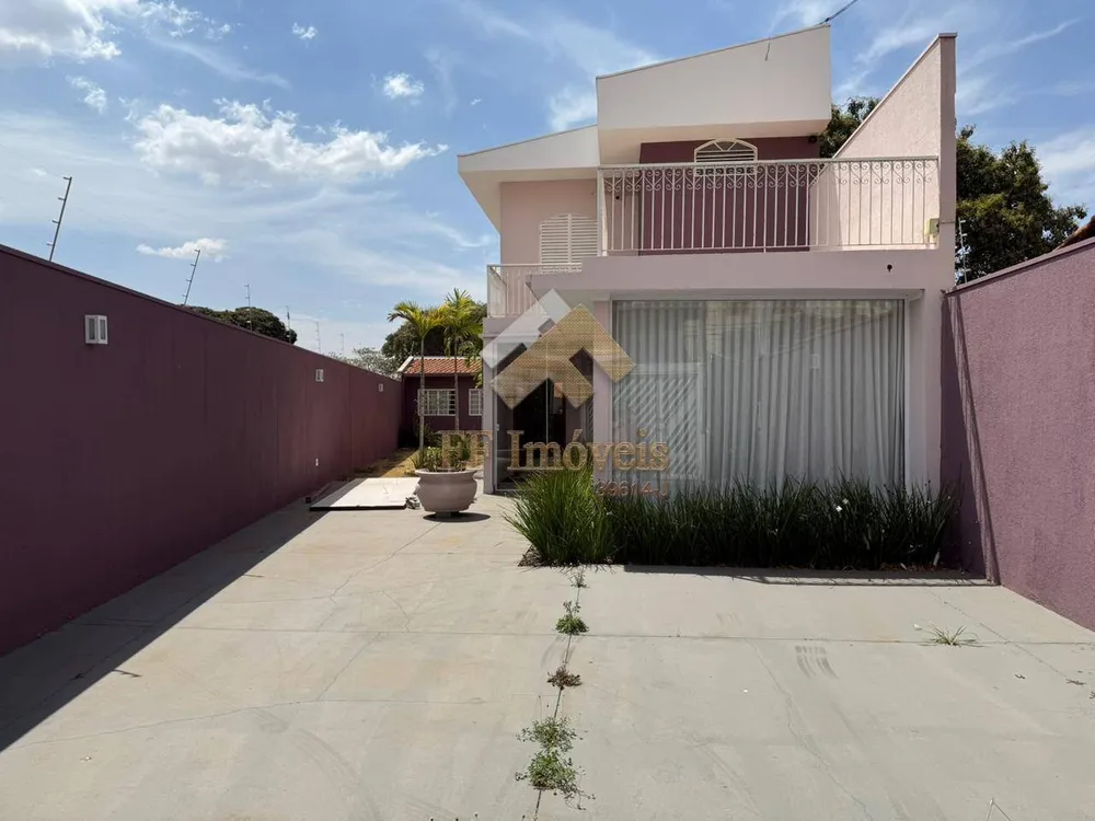 Casa, 4 quartos, 166 m² - Foto 1