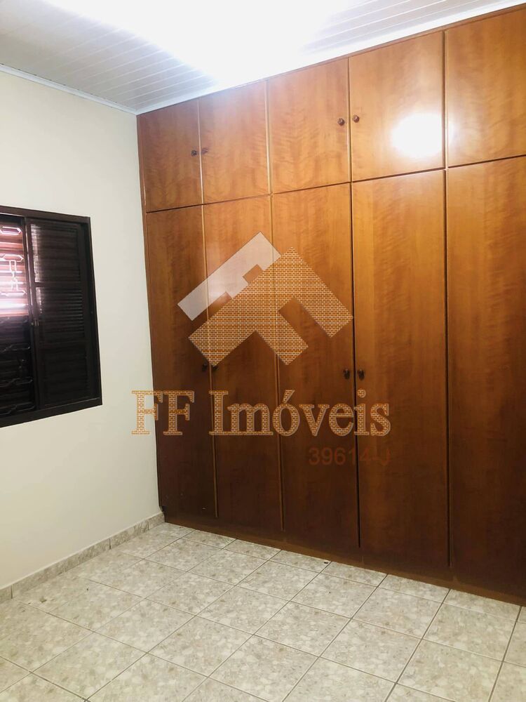 Casa, 3 quartos, 244 m² - Foto 3