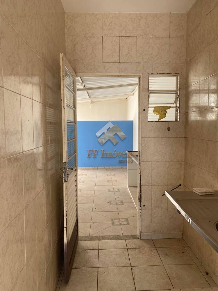 Casa à venda com 2 quartos, 202m² - Foto 3
