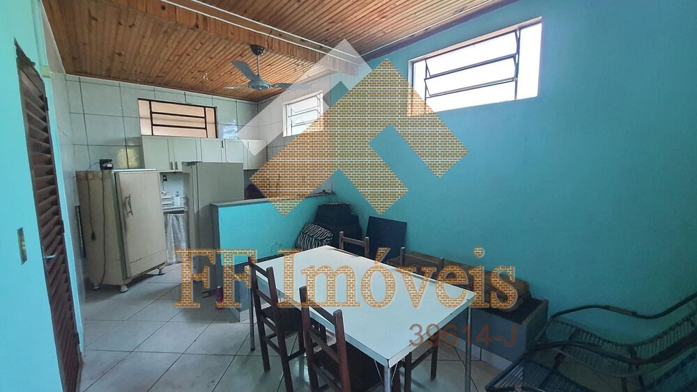 Casa à venda com 2 quartos, 50m² - Foto 3