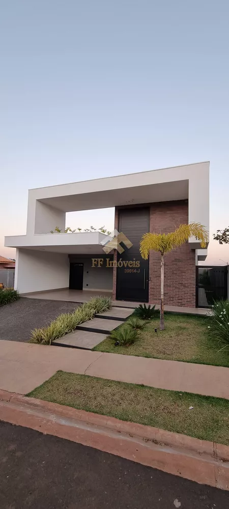 Casa à venda com 3 quartos, 172m² - Foto 1