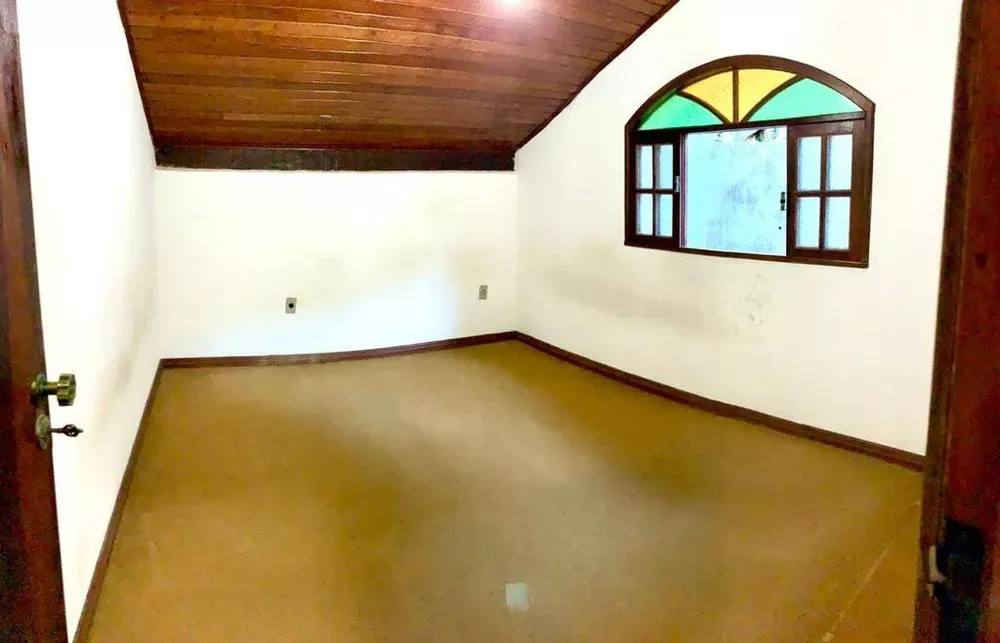 Casa à venda com 3 quartos, 328002m² - Foto 2