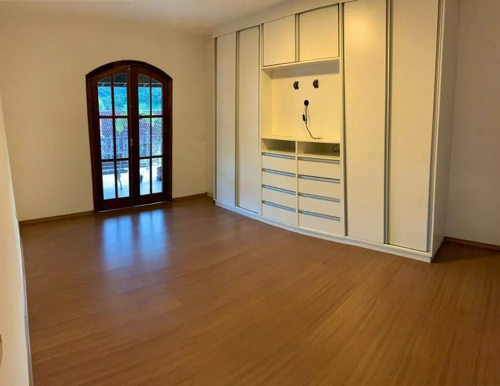 Casa à venda com 3 quartos, 328002m² - Foto 3