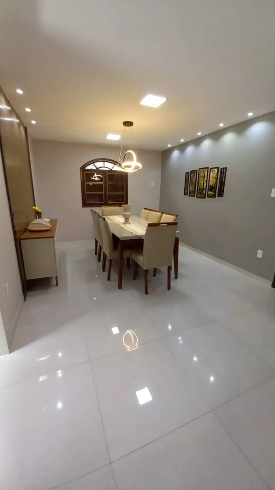 Casa à venda com 3 quartos, 242m² - Foto 4