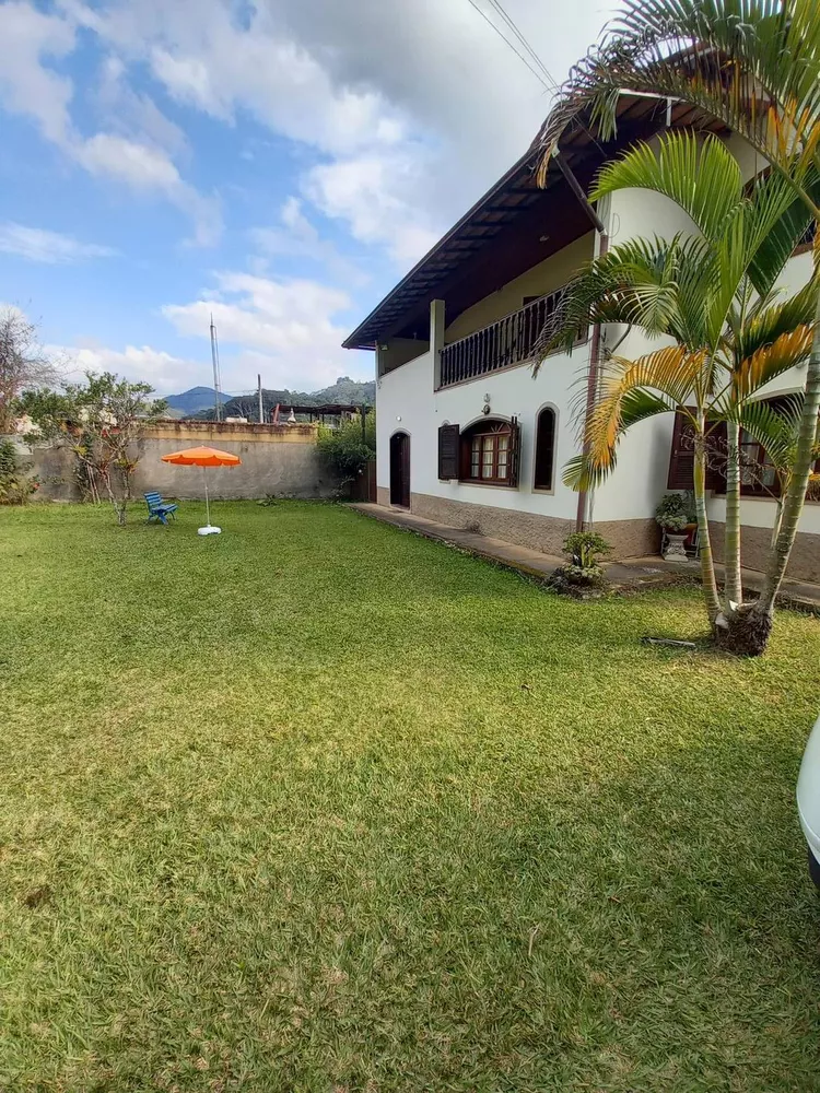 Casa à venda com 4 quartos, 2400m² - Foto 1