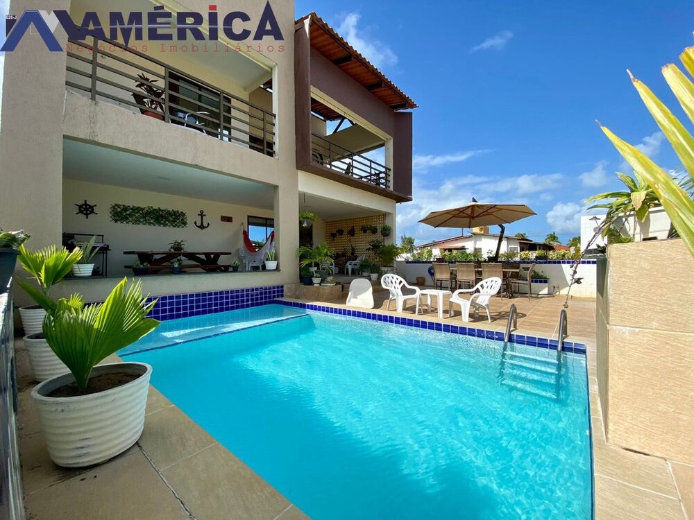 Casa à venda com 7 quartos, 248m² - Foto 1