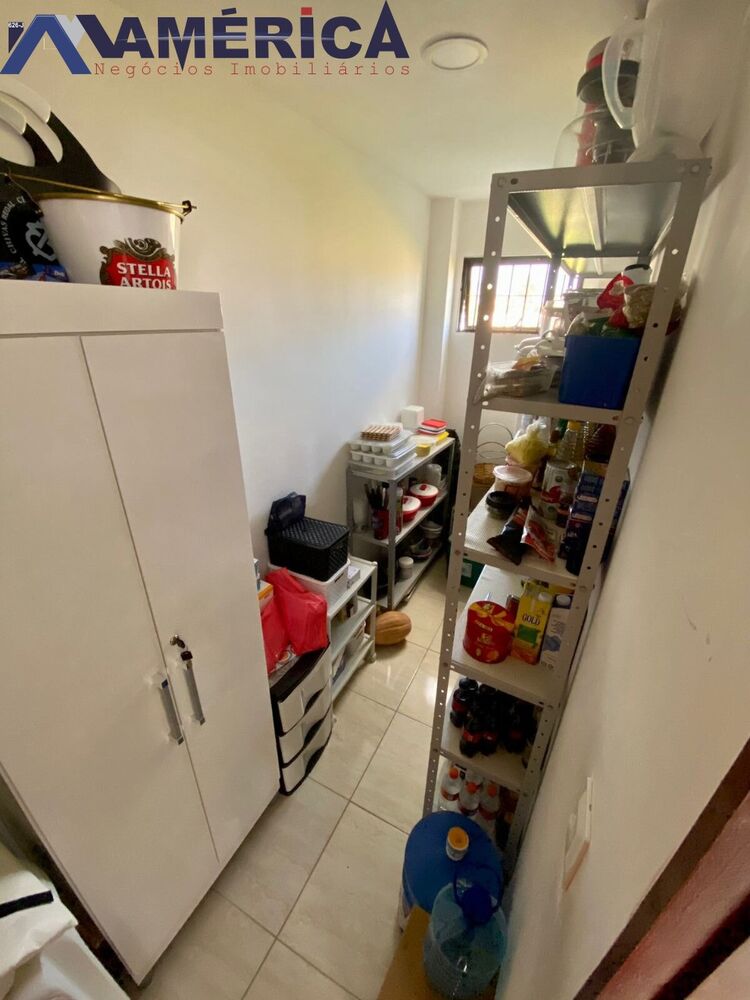 Casa à venda com 7 quartos, 248m² - Foto 3