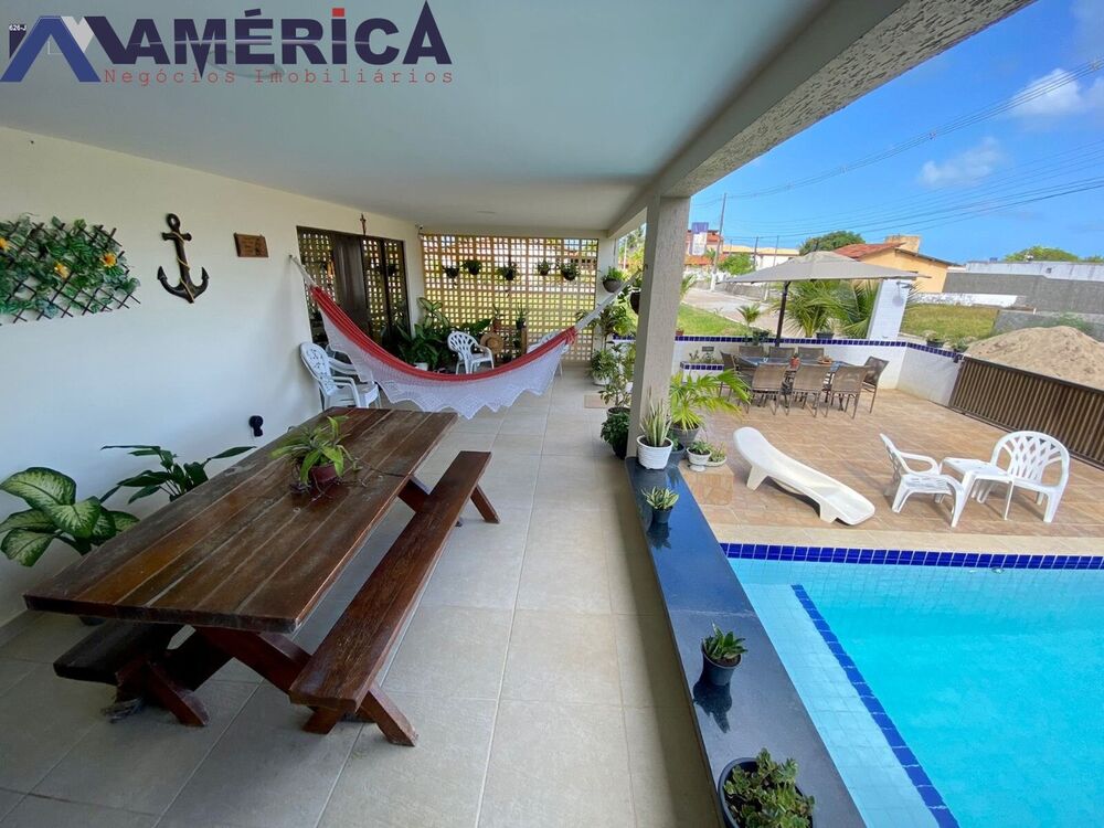Casa à venda com 7 quartos, 248m² - Foto 2